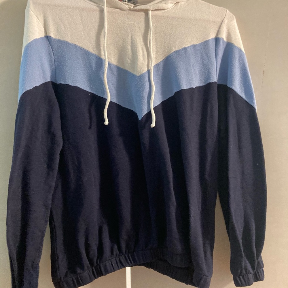 Sweater avajames condition good cute for spring